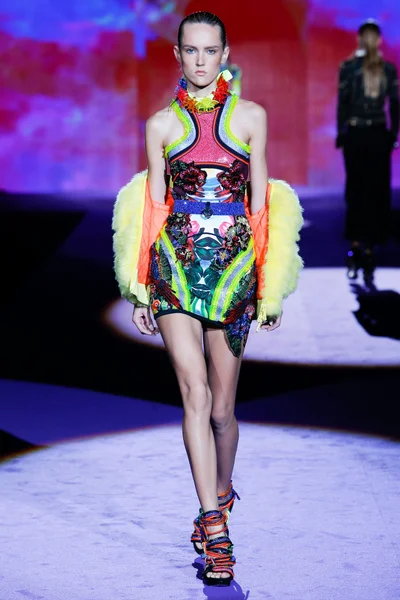 Look 25